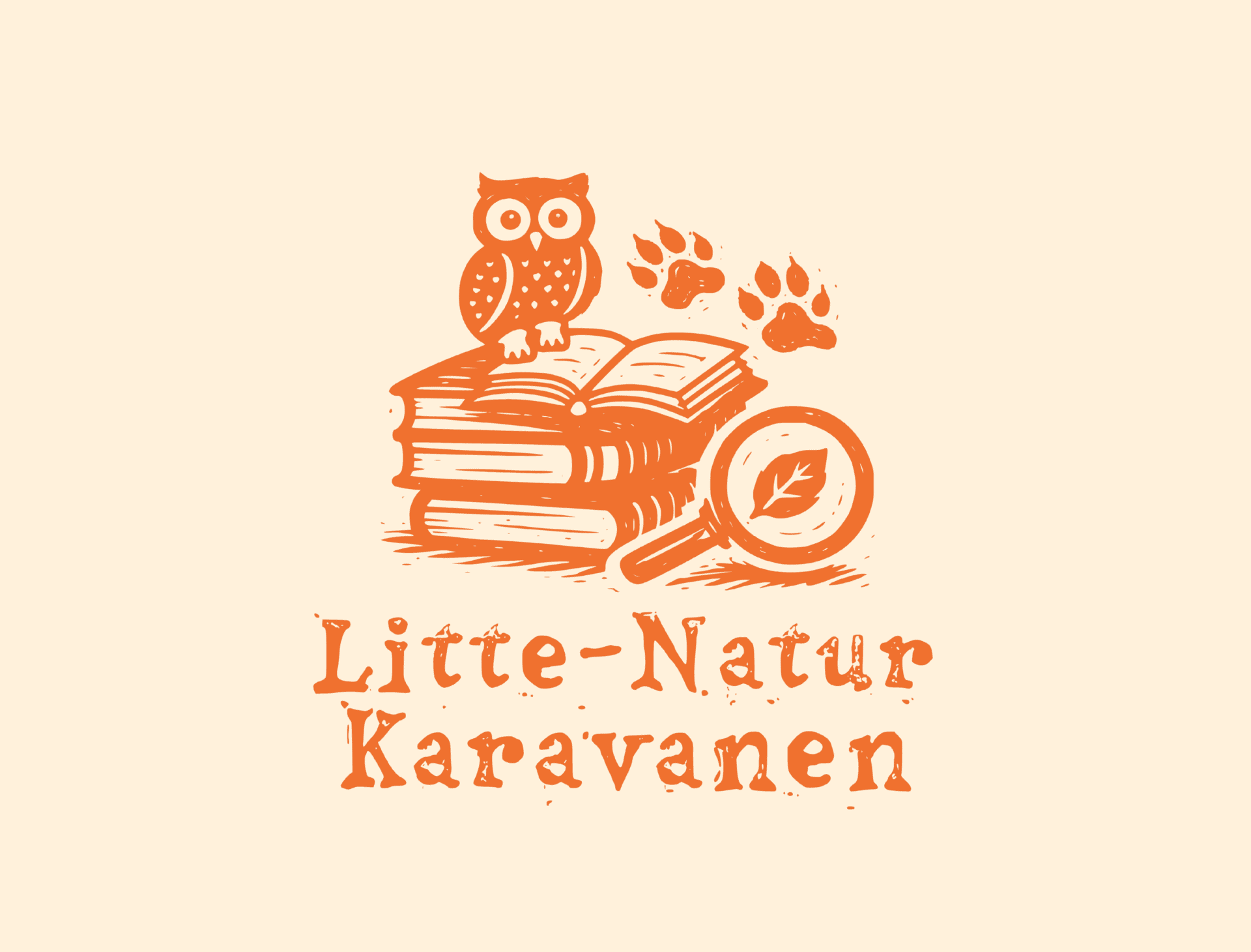 Logo for Litte-Natur Karavanen med ugle, bog, fodspor og lup.