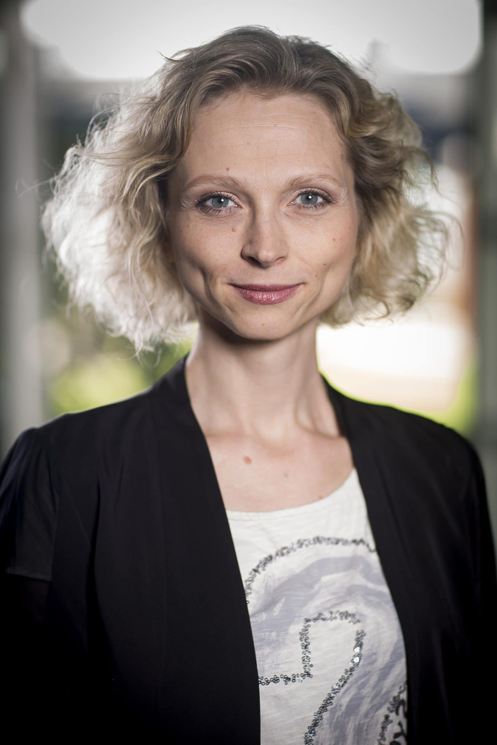 Sonderborg profil af Matilde Kimer Matilde Kimer portræt med blødt lys og professionelt udseende.