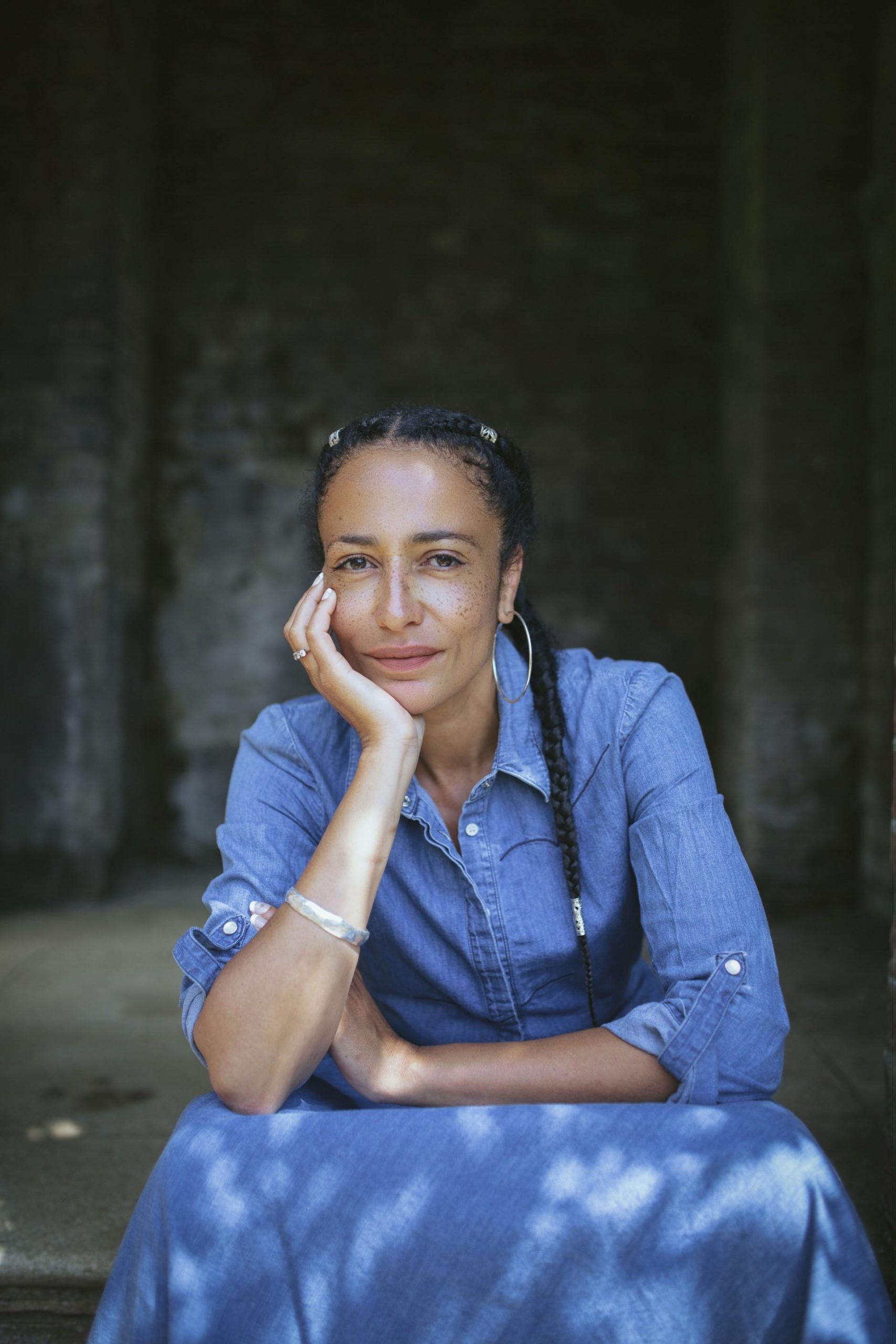 Zadie-Smith_foto-Alex-Cameron-1-scaled-1