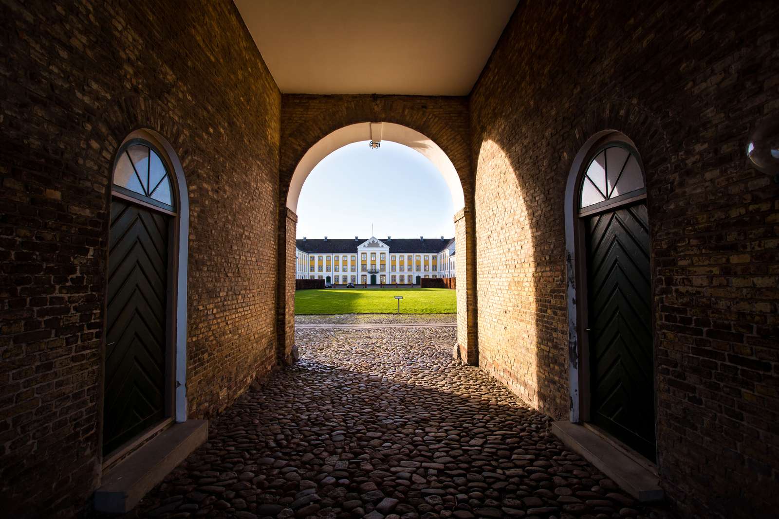 Augustenborg_slot_sti_skov_0005-1600px Hertugernes Augustenborg